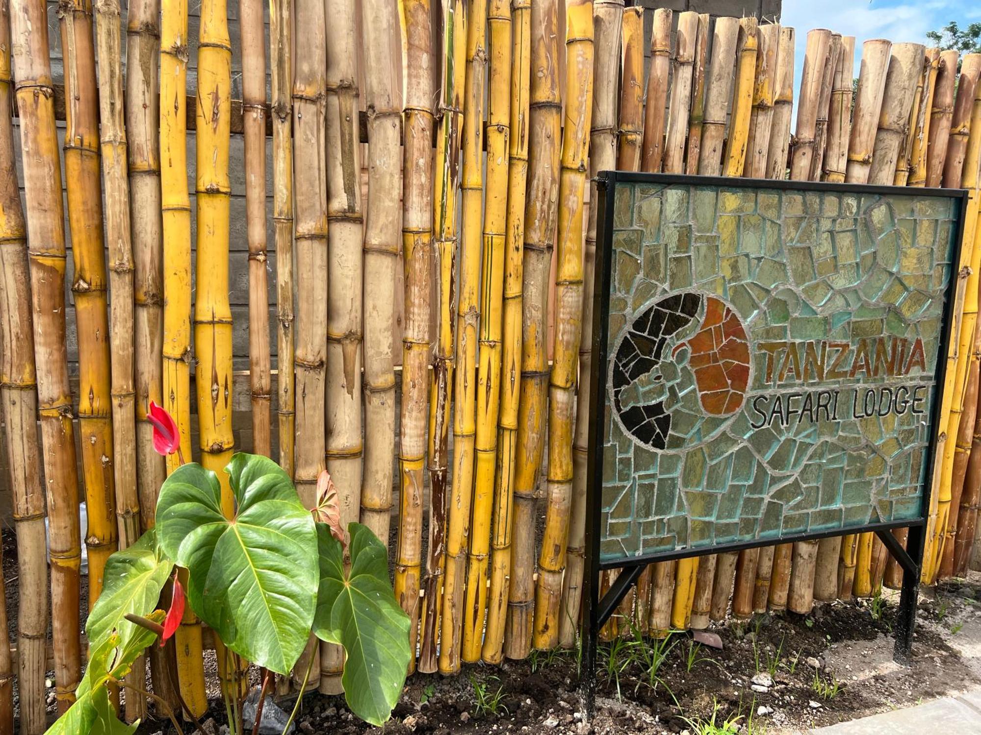 Tanzania Safari Lodge Аруша Экстерьер фото